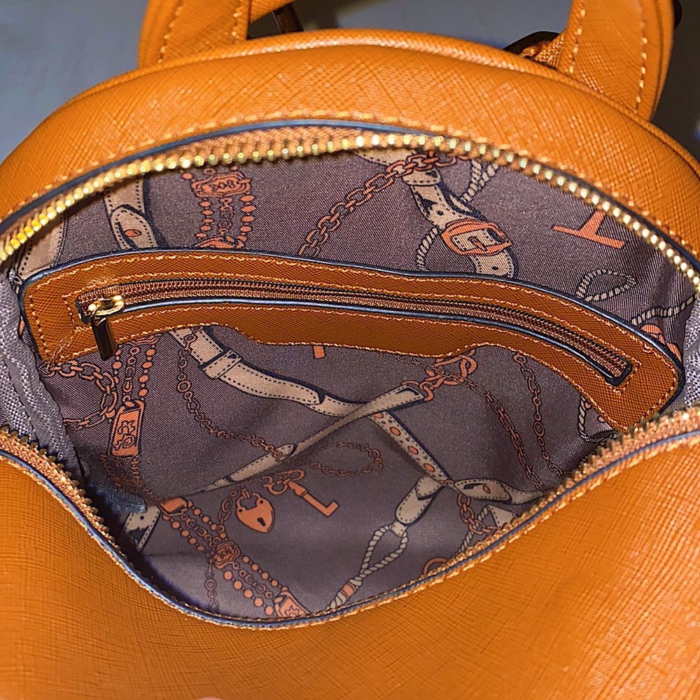 Medium-Small Leather Backpack 🤎☆ - Picture 3 of 3